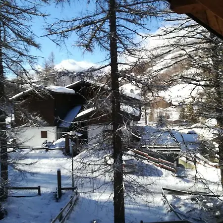 펜션 Chalet Di Montagna Immerso Nella Natura