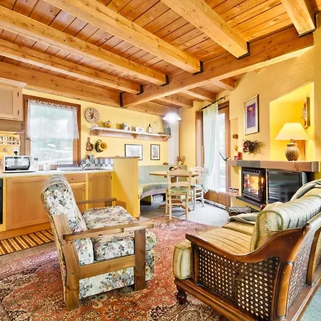 Chalet Di Montagna Immerso Nella Natura