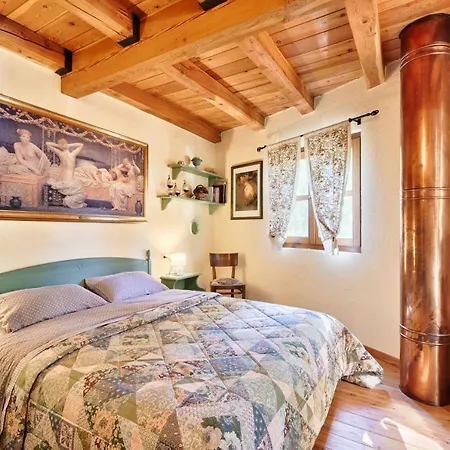 Chalet Di Montagna Immerso Nella Natura