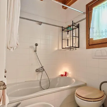 펜션 Chalet Di Montagna Immerso Nella Natura *